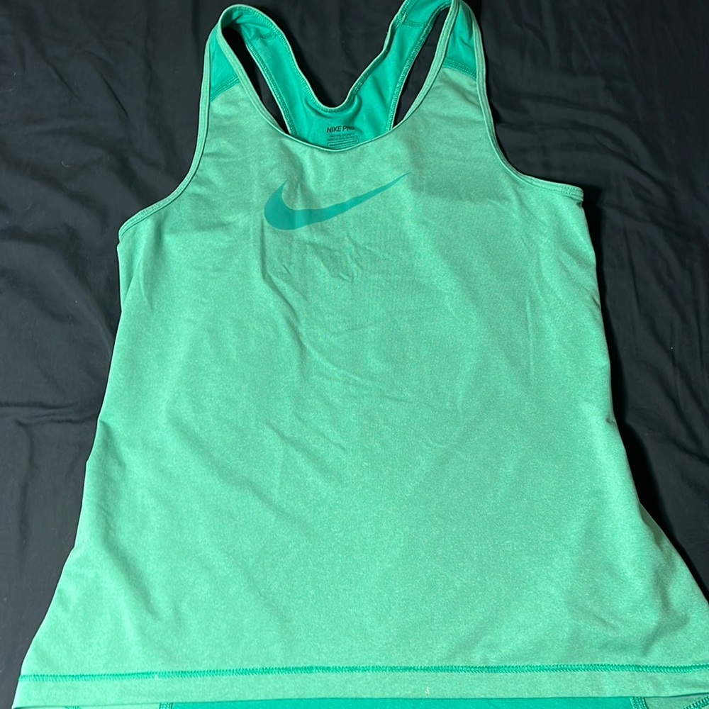 A green nike tank